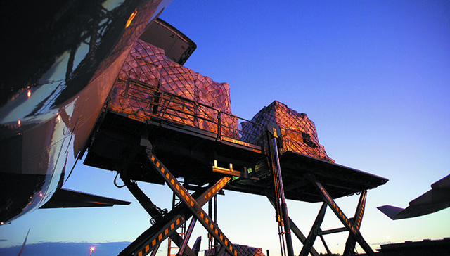 航空货运市场回暖,亚马逊租飞机