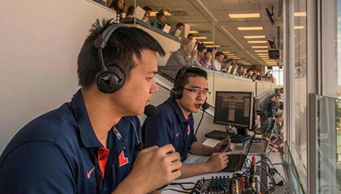 美国大学体育的新工种：中文解说