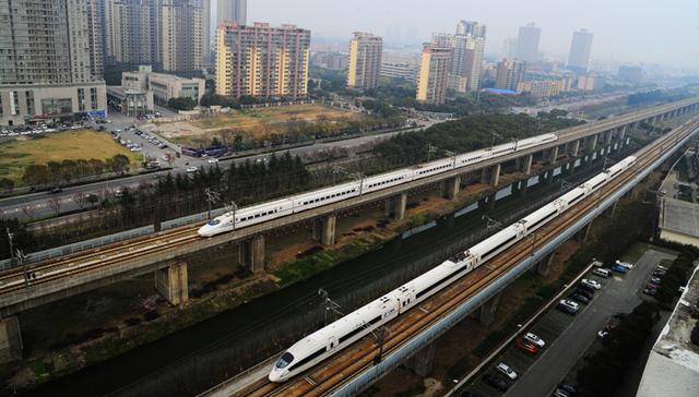 2015年全国铁路交通事故死亡1037人  同比下降15.8%