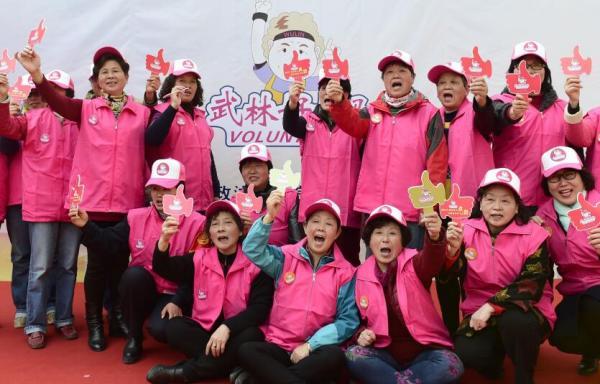 杭州,武林好大妈,强吻,城管,南京第一高楼,北京,扬言,炸地铁