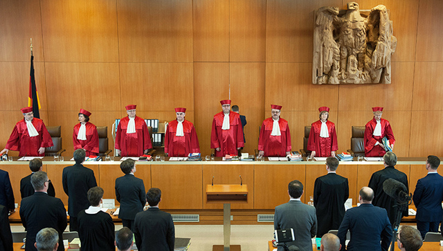 “民主会允许有敌人吗？” 德国解散新纳粹政党争议录