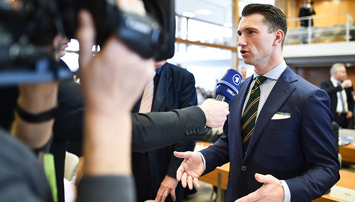 德国解散新纳粹政党争议录