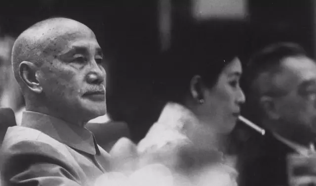 蒋介石的正面和侧面