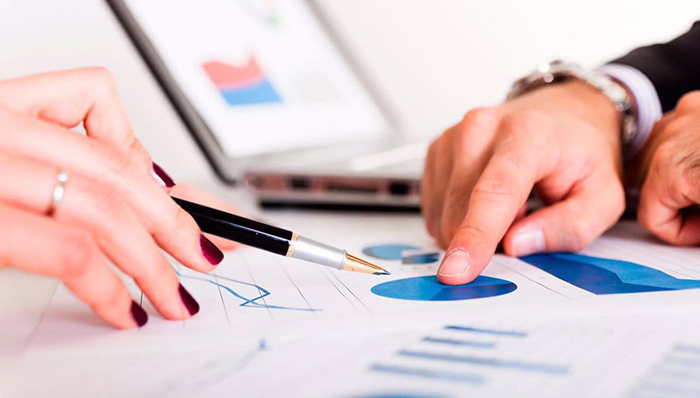 企业应该主动改变性别偏见的态度