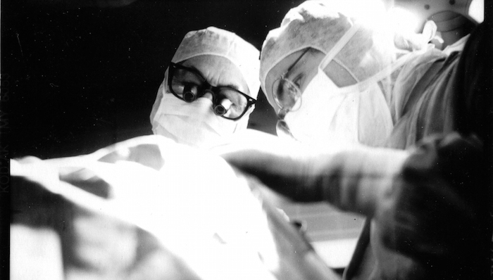 地方新闻精选｜呼市三家民营医院被通报：手术台上加价  手术室打骂患者