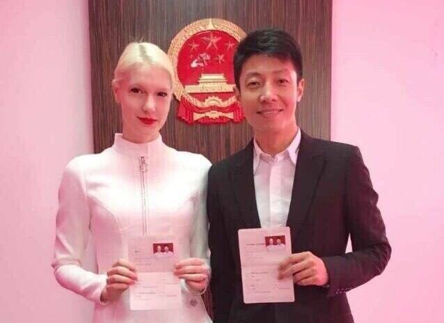 恭喜！撒贝宁结婚了，老婆神似霉霉