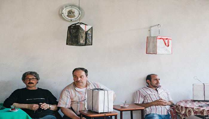 被锁在天堂外：伊斯坦布尔非法的鸟鸣咖啡馆