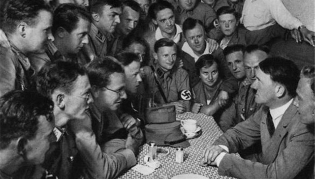 最新传记“去神秘化”希特勒