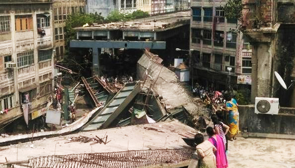 印度加尔各答一高架桥坍塌