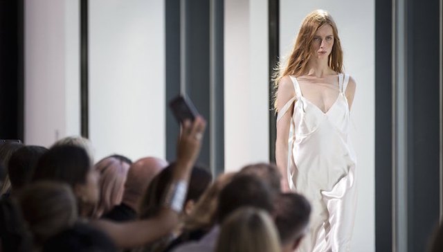 我们对话了CK高级创意设计总监 他说极简是最难做的设计