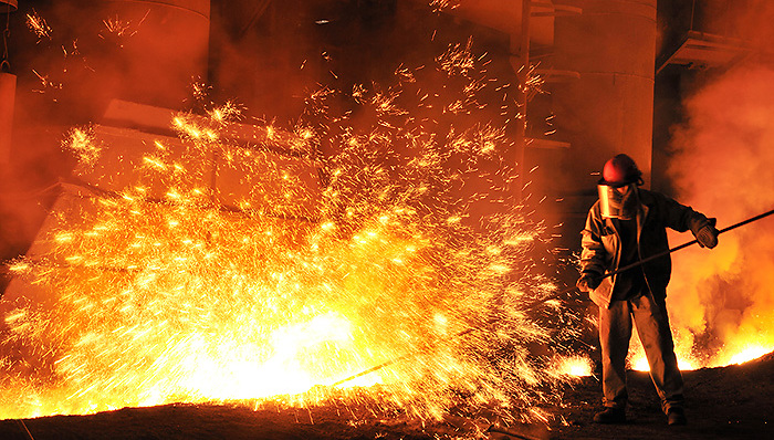 鞍钢股份陷入亏损