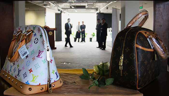 中国灰色奢侈品市场受新税制威胁