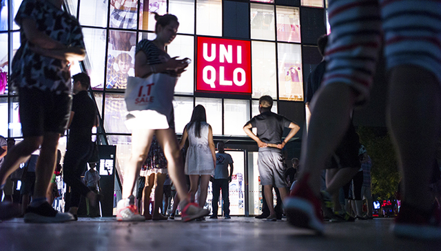 优衣库上半年净利暴跌55%