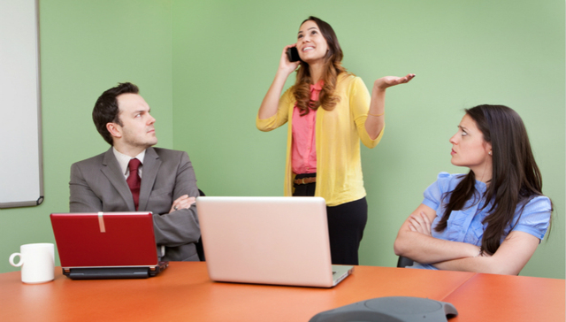 在一家办公用品公司的眼里 各国职场社交礼节是那么不同