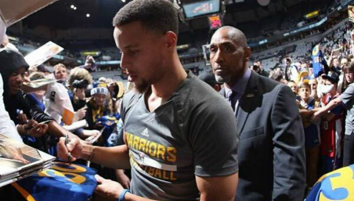 助力73胜+400三分球 揭秘库里的安全主管