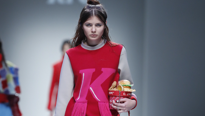 汉堡、炸鸡和快递 它们为什么能和时尚扯上关系？