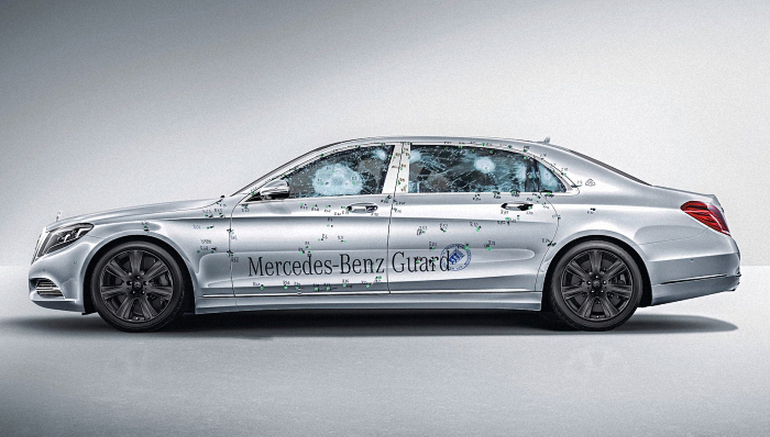 要价50多万美元的迈巴赫轿车在突击步枪的射击下会成什么样？