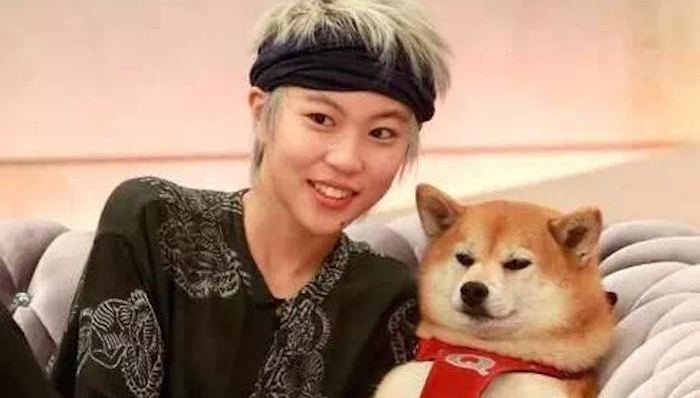 【腾讯娱乐】窦靖童比妈妈王菲话多点，对喜欢的歌手、运动、纹身有问必答