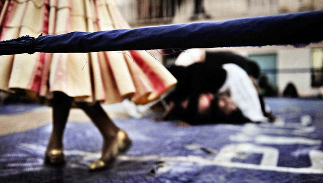 穿衬裙的女摔跤手引发了一场时尚风暴