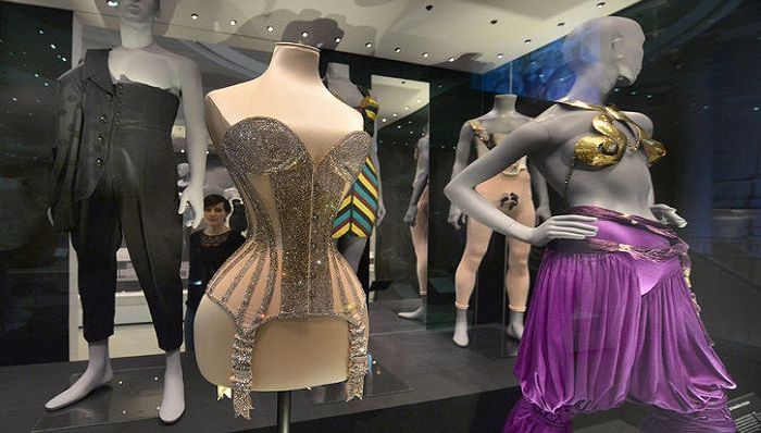 一部内衣变迁的百年简史 可以看到女性地位的变化