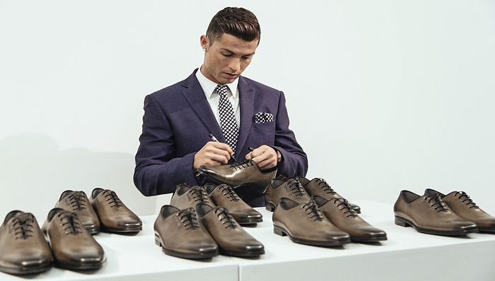 C罗成功史：从搭地铁训练到购买私人飞机