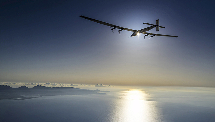 这架飞机只要有太阳就能在空中持续不断飞行
