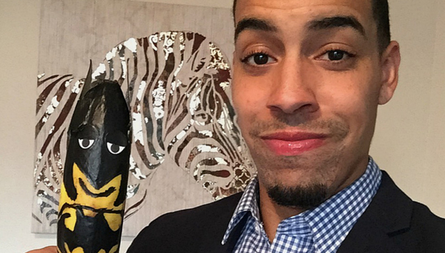 一个德州小伙靠在香蕉上涂鸦赚了10万美元