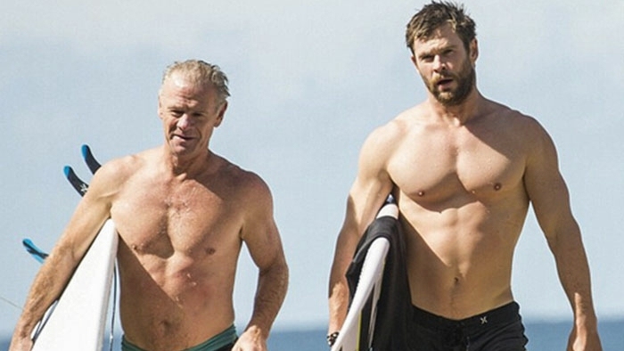 基因强大！锤哥父子都是肌肉型男