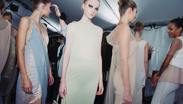 【衣帽间】除了性感和睡衣风 吊带裙还有更多玩法