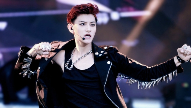 梁欢指黄子韬演唱会假唱 鹿晗躺枪