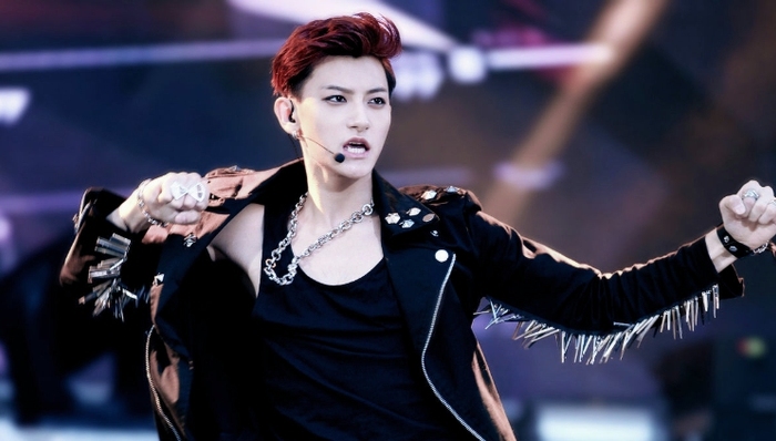 梁欢指黄子韬演唱会假唱 鹿晗躺枪