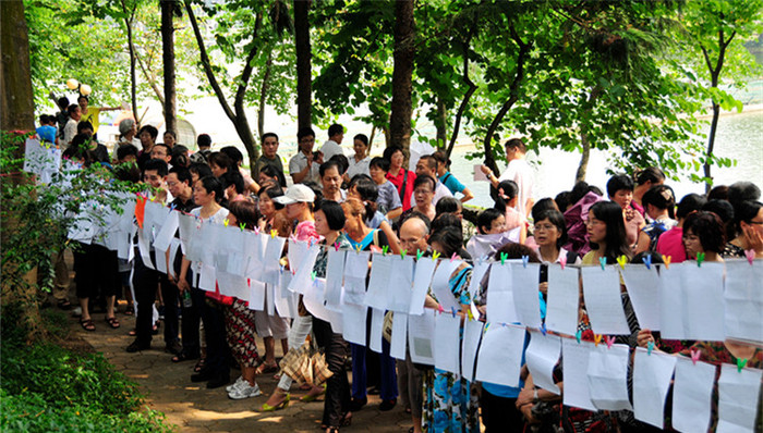 【中国新闻周刊】哀鸿遍野的中国式逼婚
