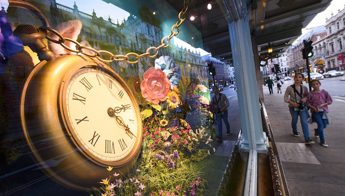 爱丽丝镜中奇遇记，福南梅森百货