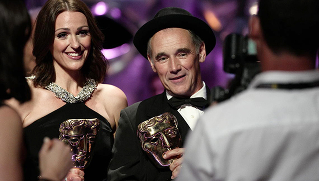 在戛纳开幕前 英国电视学院奖红毯也有些看头