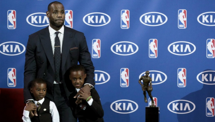 超级明星也要当好爸爸 勒布朗·詹姆斯愿意为了孩子提前退役