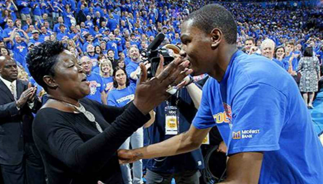 她是杜兰特最爱的人 这是一个英雄母亲的故事