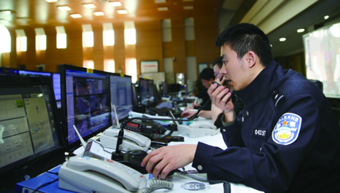 应用探索,蓝海,数据铁笼,d-guiyang,条例,火车头,安全阀,发动机,贵州省大数据发展应用促进