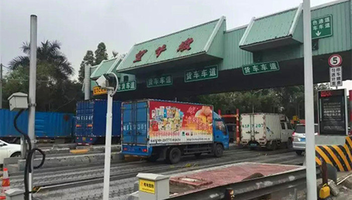 高速,汽车,爆胎,刀片阵,土地,确权,高考,招生,外语,考试,重庆,发票