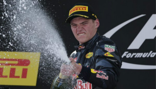 梅奔内斗造就传奇 小维斯塔潘加冕F1史上最年轻分站冠军