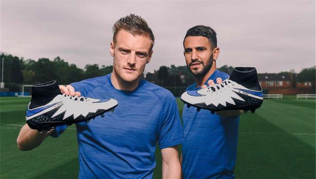 莱切斯特城夺冠 耐克为双子星设计了一款合体战靴