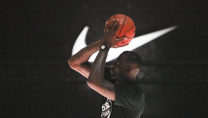 “皇帝的钱途”何止6亿 詹姆斯与耐克的终身合约价值或超10亿美元