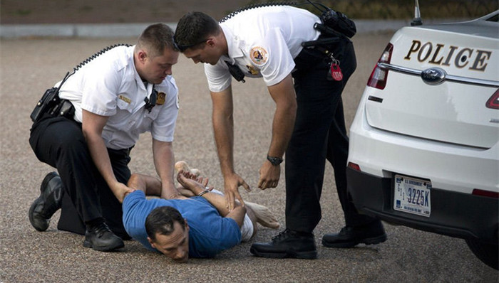 雷洋案,美国,警察