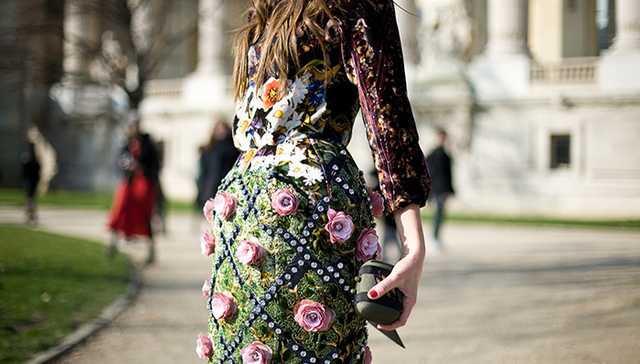 【衣帽间】印花衣裳人人爱 可要怎么穿才不用力过猛