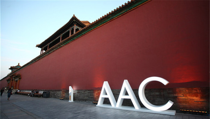 第十届AAC艺术中国年度大奖颁给了刘韡、胡向前