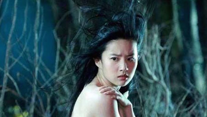 刘亦菲被极端男子扑倒在地 据调查粉丝200就能买证看偶像