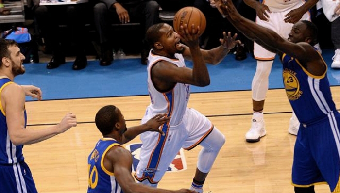 【视频】回主场雷霆二少发威合砍63分 水花低迷勇士输球1-2落后