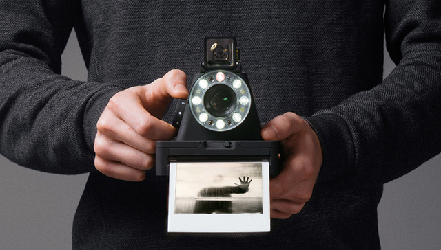 这家有情怀的公司拯救了数亿台拍立得相机