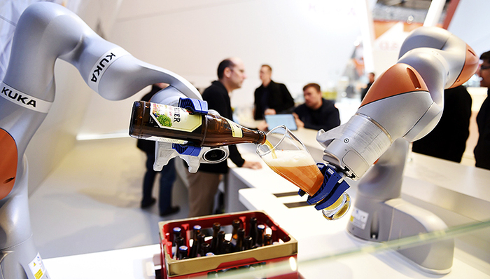 安川电机,美的进军机器人产业,家用服务机器人