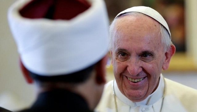 教皇会见逊尼派权威解冻16年隔阂：宗教不是让人们艰难困苦