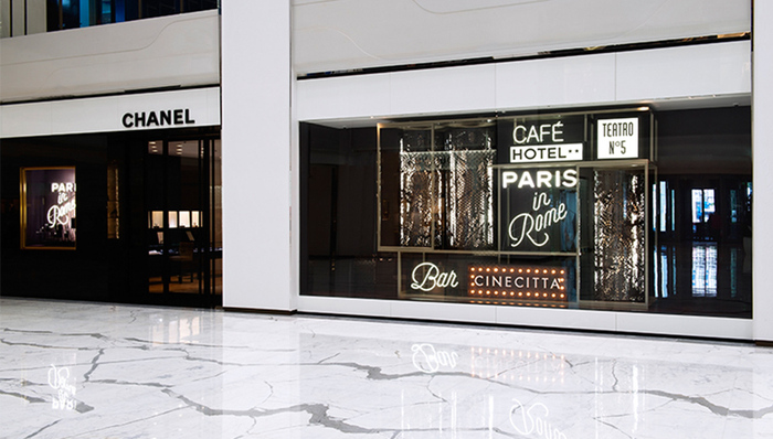 【是日美好事物】香奈儿“巴黎在罗马”主题橱窗已点亮 大力水手和方便面进入时尚圈